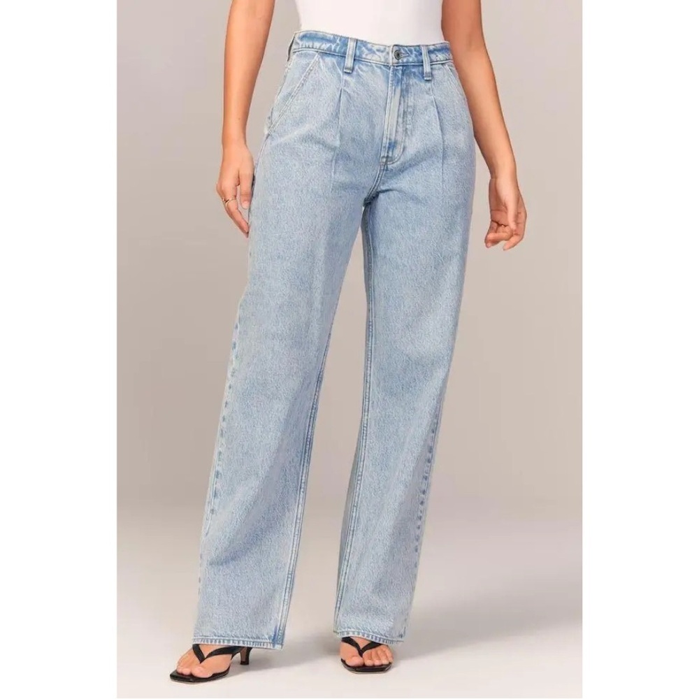 Abercrombie & Fitch The Loose High Rise Light Wash Jeans